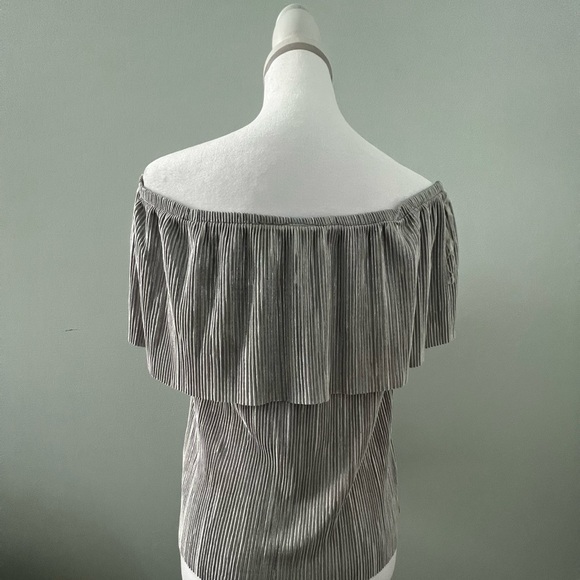 Beau Tissu off shoulder top NWT - Picture 4 of 10